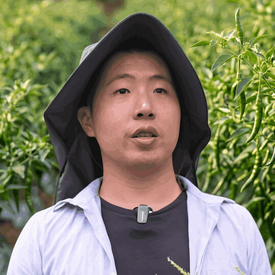 Scott Teh, Commercial Chilli Grower & QarboGrow User Testimonial profile photo of Mr. Scott Teh, a commercial chilli grower from Elsion Bioseeds, who uses QarboGrow nanotechnology to maintain consistent crop yields and boost plant resilience in unpredictable climates.